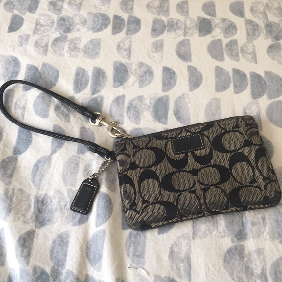 Coach Handbags - Coach Wristlet